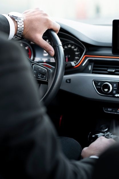 https://maintenancefils.com/jobs_images/1750256076_chauffeur.jpg